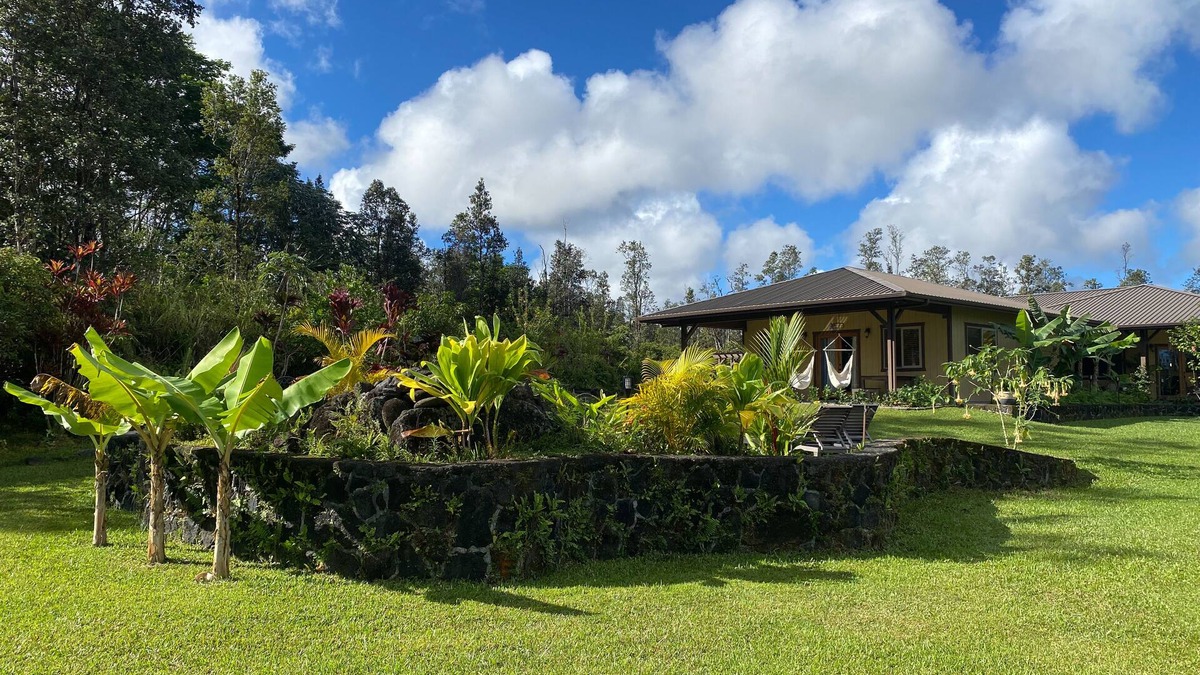 Orchidlands Estates Cottage | Guest House on gorgeous tropical private 3 acre estate perfect central location.