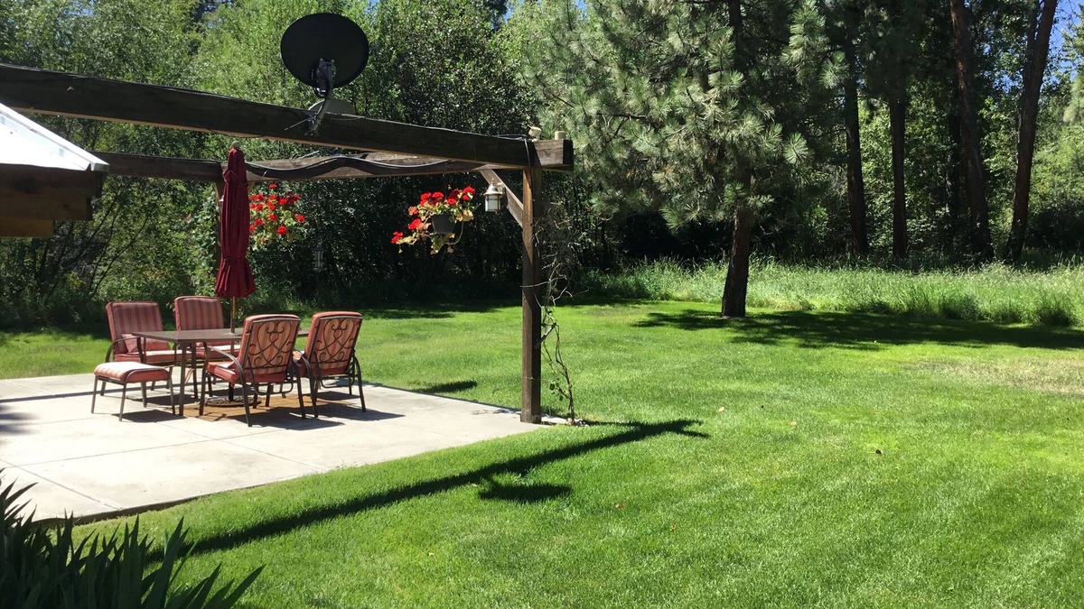 Victor House | Guest House on the LAZYR6 Ranch