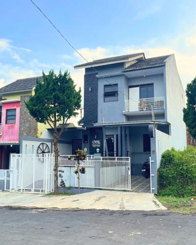 Cigugur House | Guest House Pesona Alam