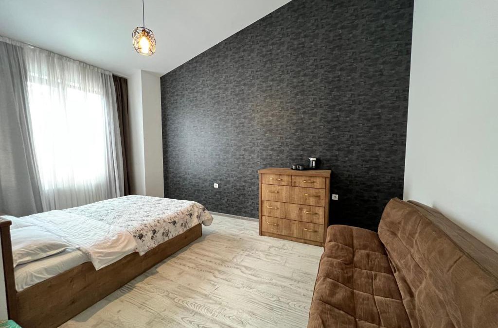 Tsqneti Apartment | Guest House PIROSMANI