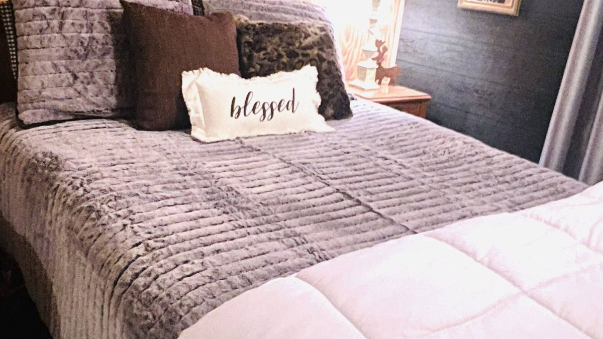Davis House | Guest House private access, 2 level bedroom, den, kitchen to hang out and relax