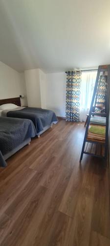 Omalo House | Guest House Shina