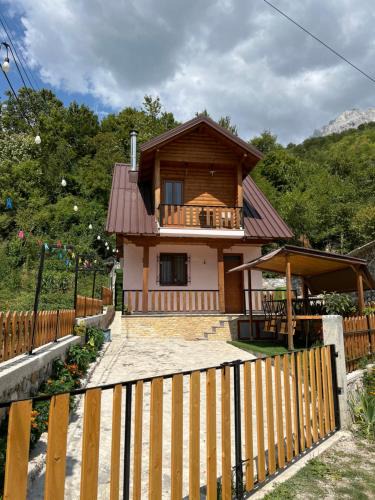 Theth House | Guest House Shtëpiza Theth