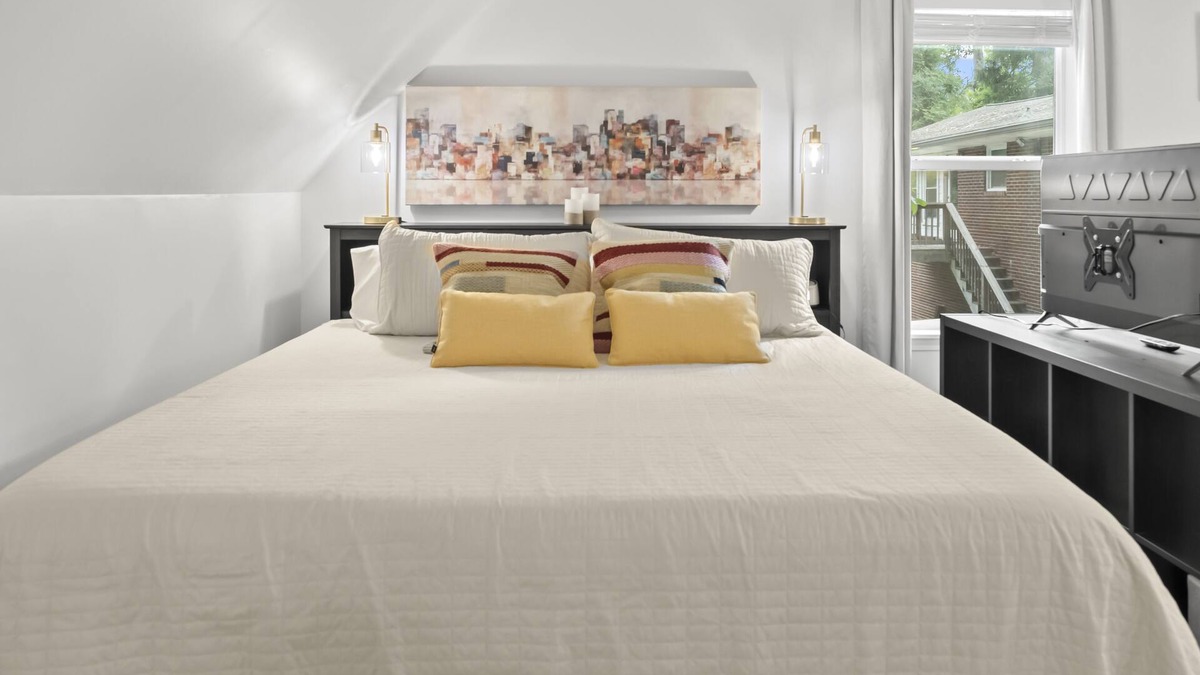 Austell Apartment | Guest House Studio + Bonus Space - 30Days+ Ok! King Bed, Fast Wi-fi, Quiet Area!
