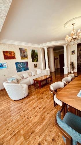 Saburtalo House | Guest house Sunshine355