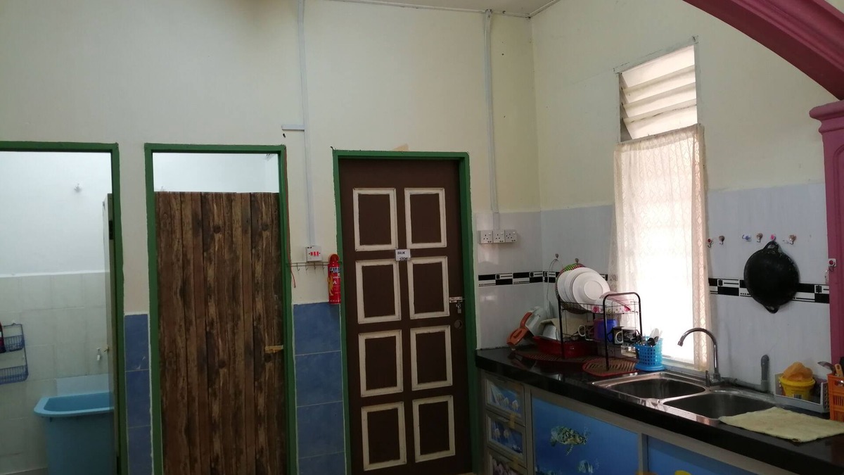 Kuala Perlis House | Guest house transit to Langawi Island