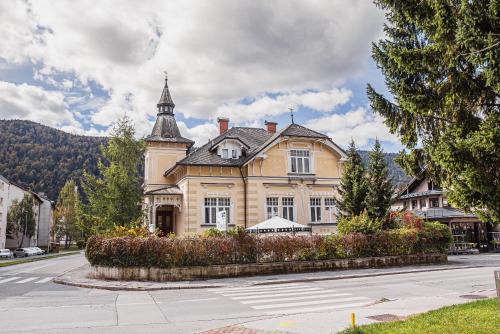 Kocevje Hotel | Guest House Veronika