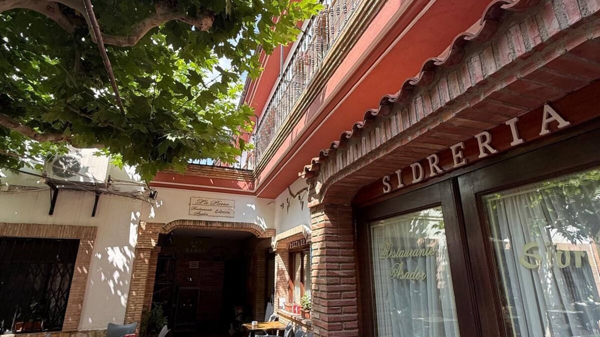 Cervera del Rio Alhama House | Guest house with 6 rooms with private bathrooms, towels, bed linen, TV,