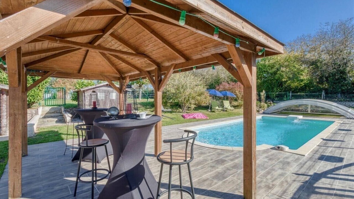 Noyant-Villages House | Guest house with swimming pool