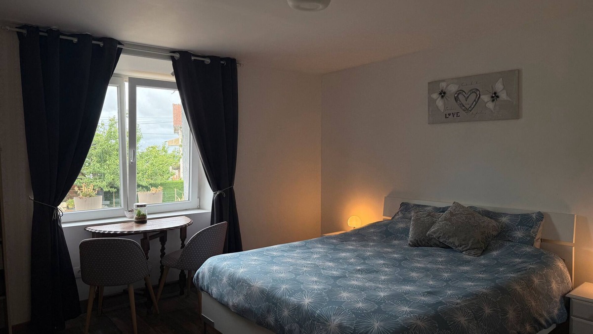Champsac Bed & Breakfast | Guest Room "À La Ferme" with Shared Pool, Shared Terrace and Wi-Fi