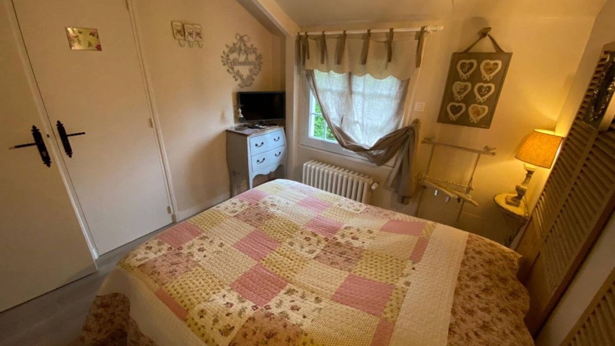Suzay Bed & Breakfast | Guest Room 'Chic Et Charme' with Pool, Breakfast, Shared Garden and Wi-Fi