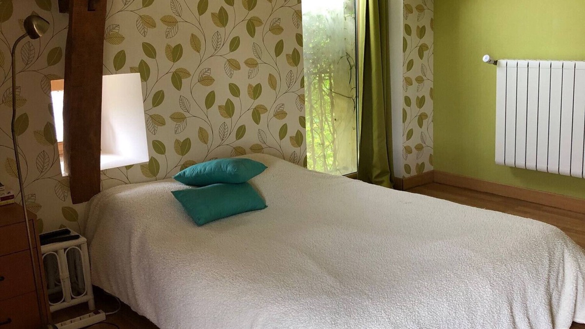 Durtal Bed & Breakfast | Guest Room 'Cocon' with Shared Garden and Wi-Fi