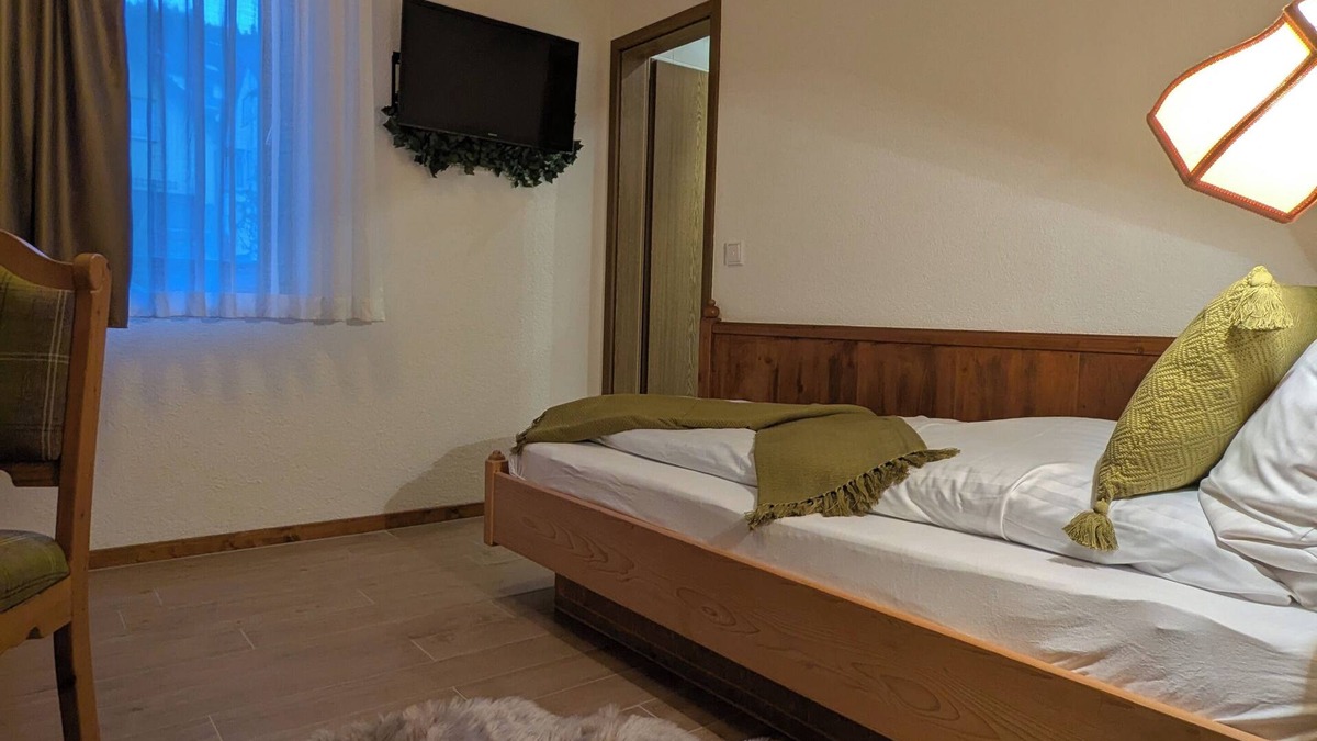 Schoenau an der Brend Villa | Guest room Hirschblick - where the stag greets you and tranquillity lives