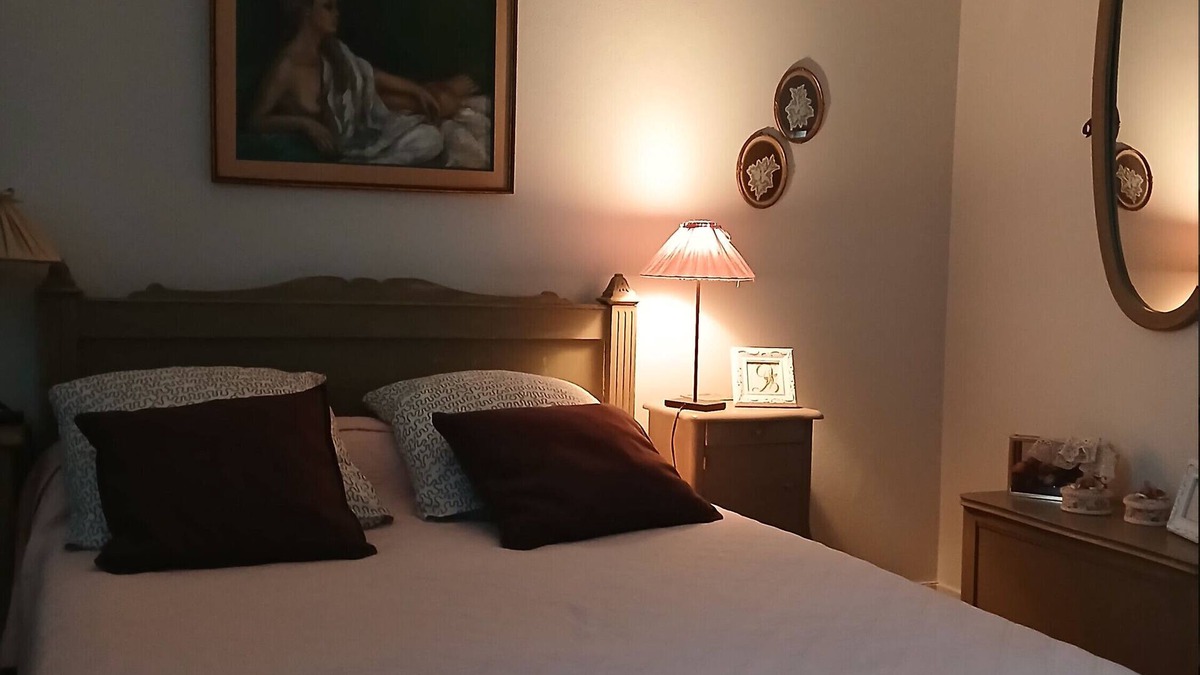 Saint-Aignan Bed & Breakfast | Guest Room 'Hortensia 4p' with Shared Garden and Wi-Fi