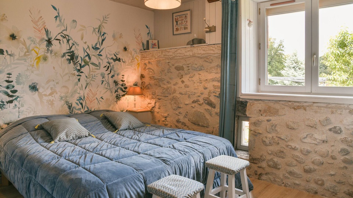 Loisieux Bed & Breakfast | Guest Room "Myosotis" with Mountain View, Shared Pool and Wi-Fi