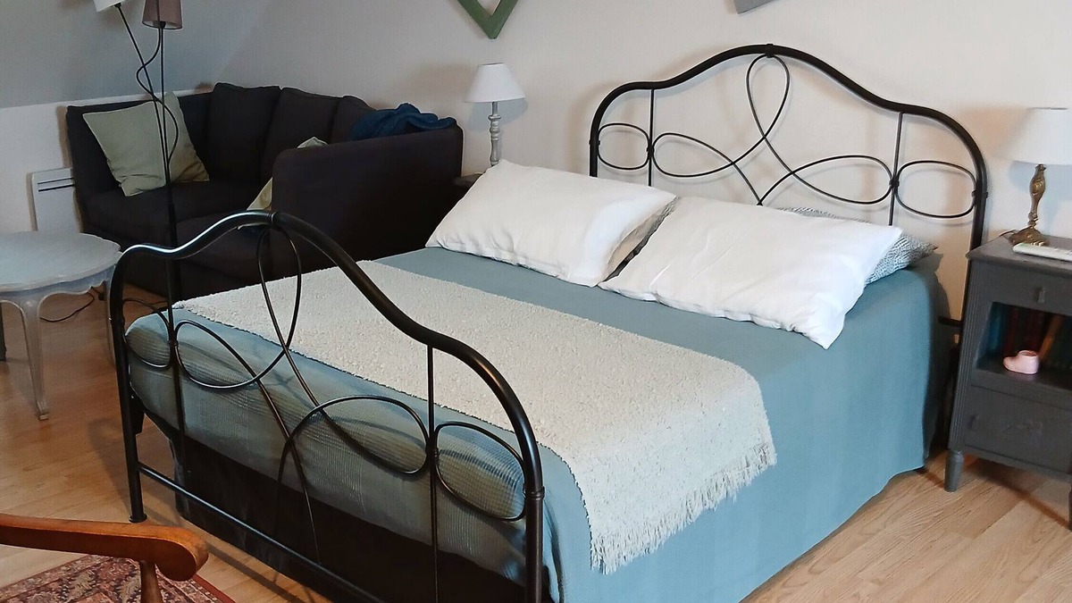 Saint-Aignan Bed & Breakfast | Guest Room 'Orchidée 6p' with Shared Garden and Wi-Fi