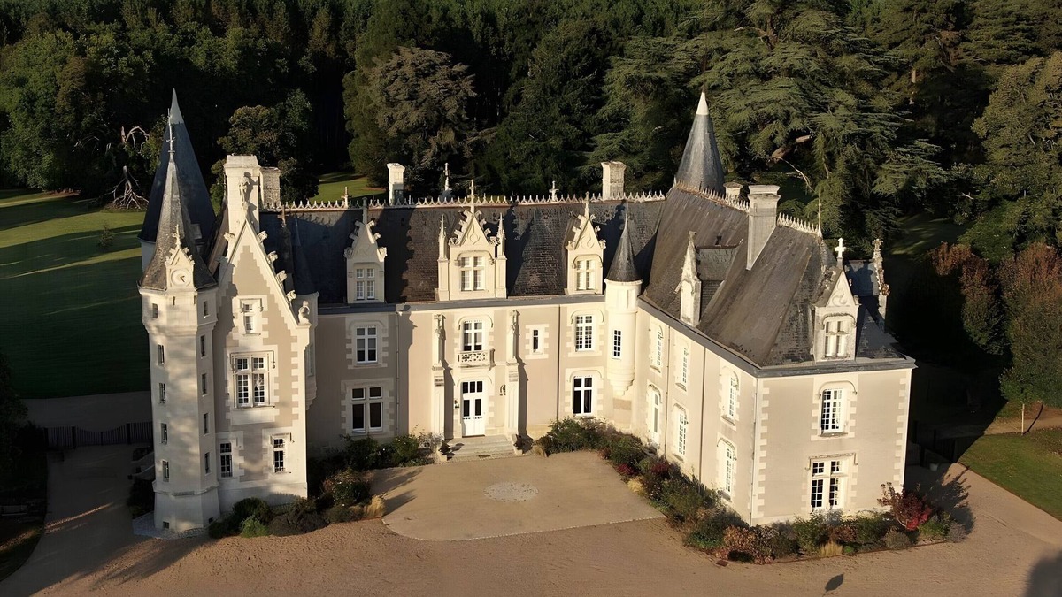 Azay-sur-Cher Bed & Breakfast | Guest Room 'Rose' with Wi-Fi