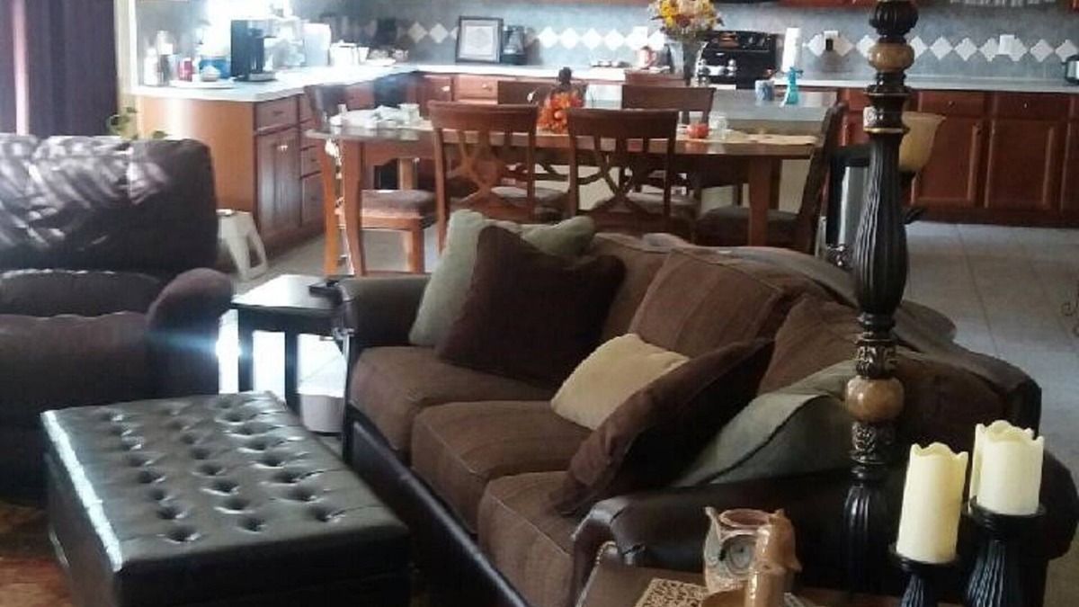 Stephens City House | Guest Room with King Bed for Rent