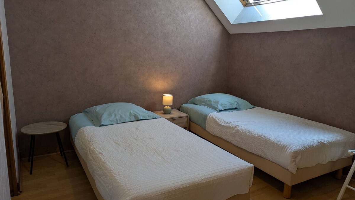 Gidy Bed & Breakfast | Guest room with private bath in Gidy