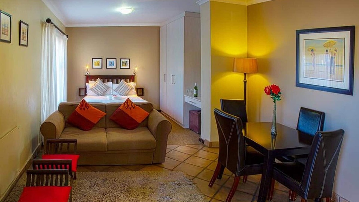 Humewood Bed & Breakfast | Guest room with double bed and kitchen, in Port Elizabeth ideal business travel