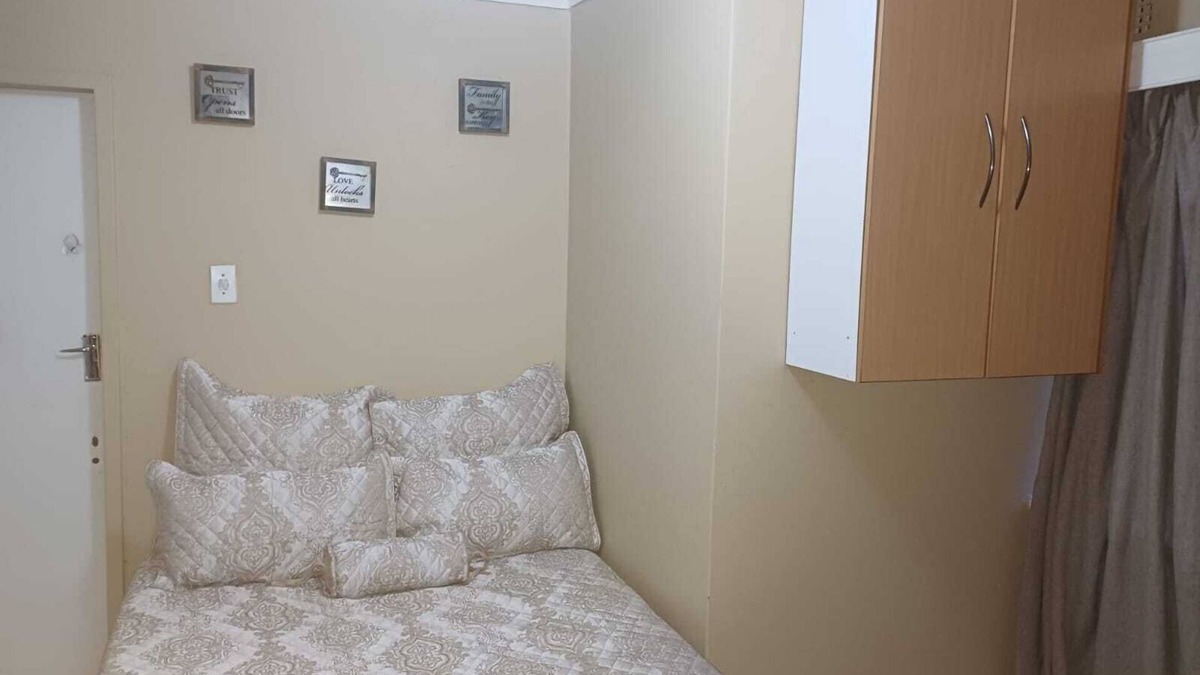 Greater Johannesburg Metropolitan Area House | Guest room