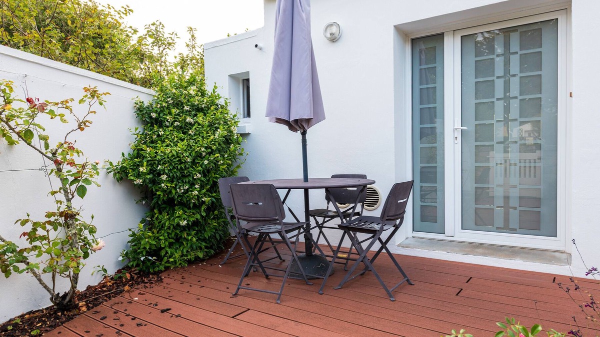 La Trinite-sur-Mer Bed & Breakfast | Guest Rooms 'La Trinité-sur-mer' with Private Terrace, Shared Garden and Wi-Fi