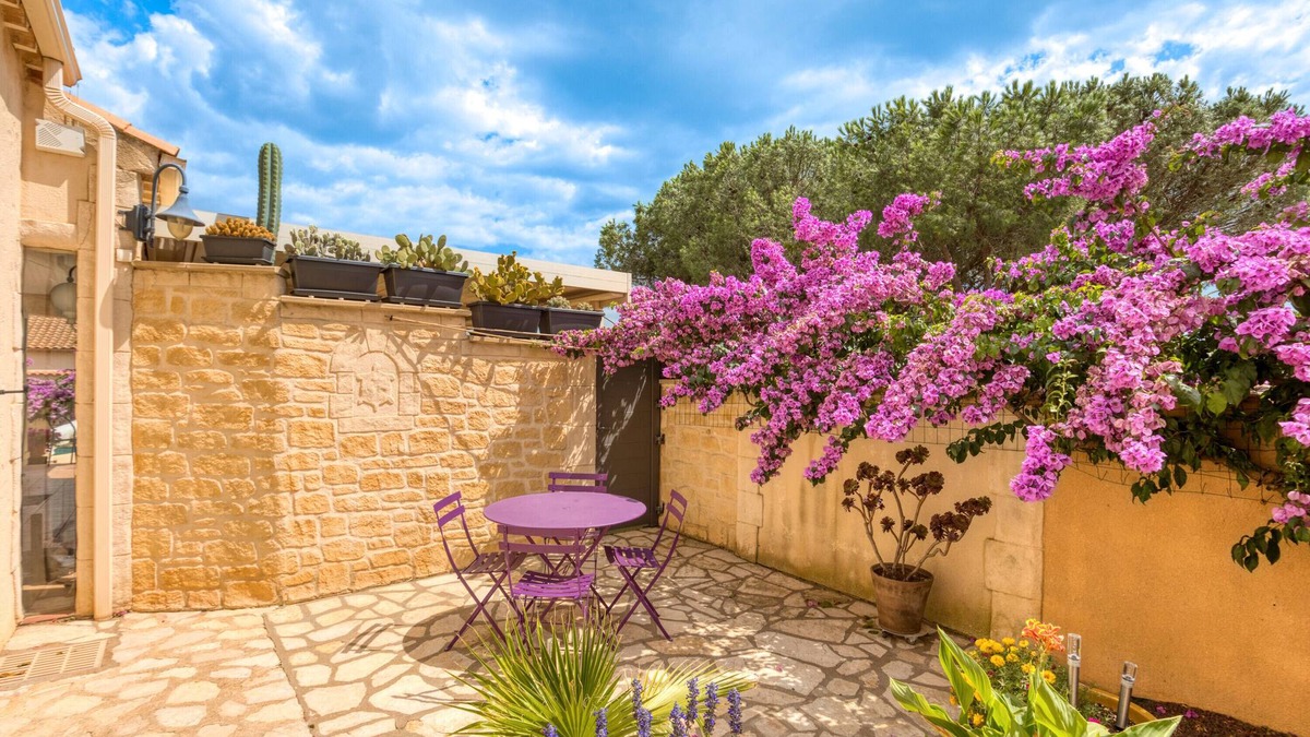 Portiragnes Bed & Breakfast | Guest Rooms 'La Palmeraie' with Sea View, Wi-Fi and Air Conditioning