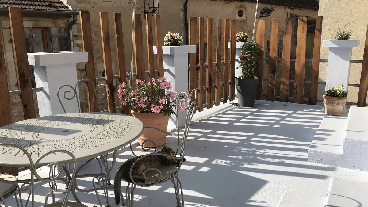 Volnay Bed & Breakfast | Guest rooms with private terrace