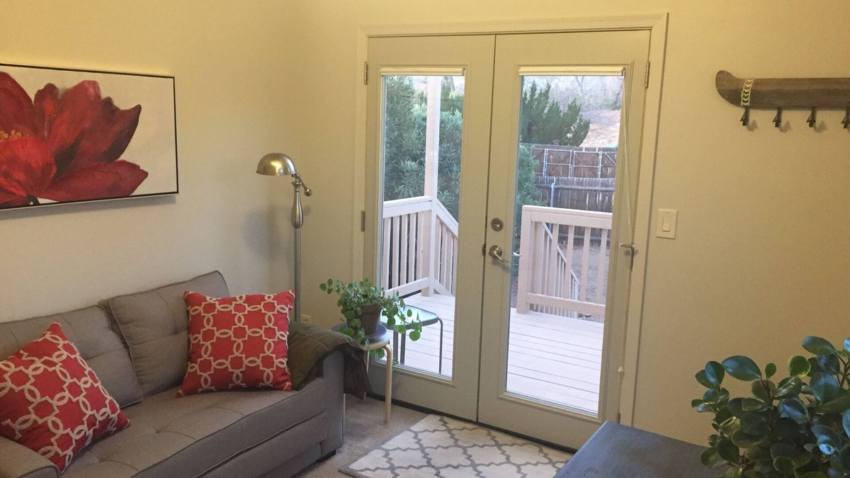 Cottonwood-Verde Village House | Guest suite - 2 private rooms - stargazer sundeck - ecofriendly - dog friendly