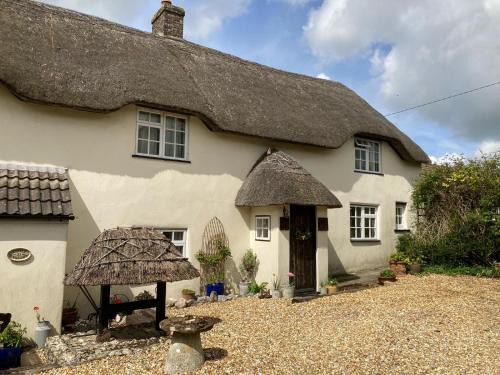 Milborne Saint Andrew Bed & Breakfast | Guest Suite at 31 Little England