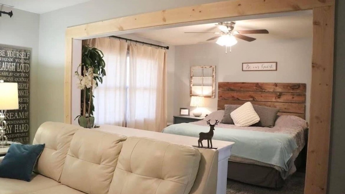 Penfield Apartment | Guest suite sleeps 18 with 7 bedrooms just 10 miles from the U of I!