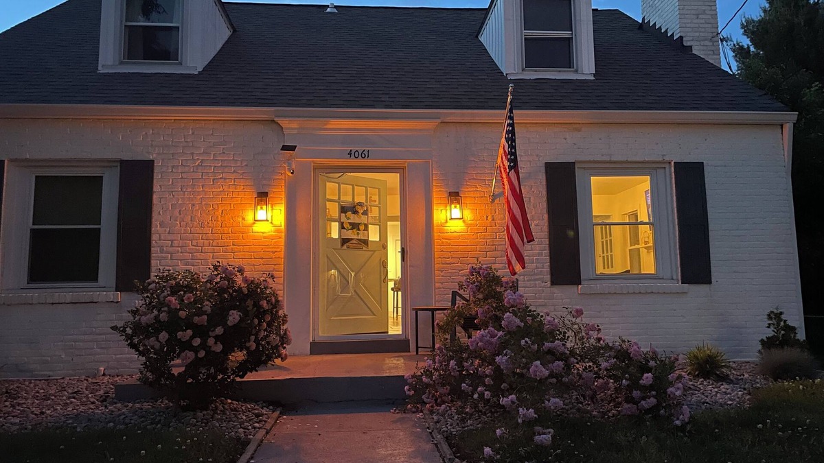 St. Matthews Apartment | Guest Suite with Steam Spa in Heart of Louisville