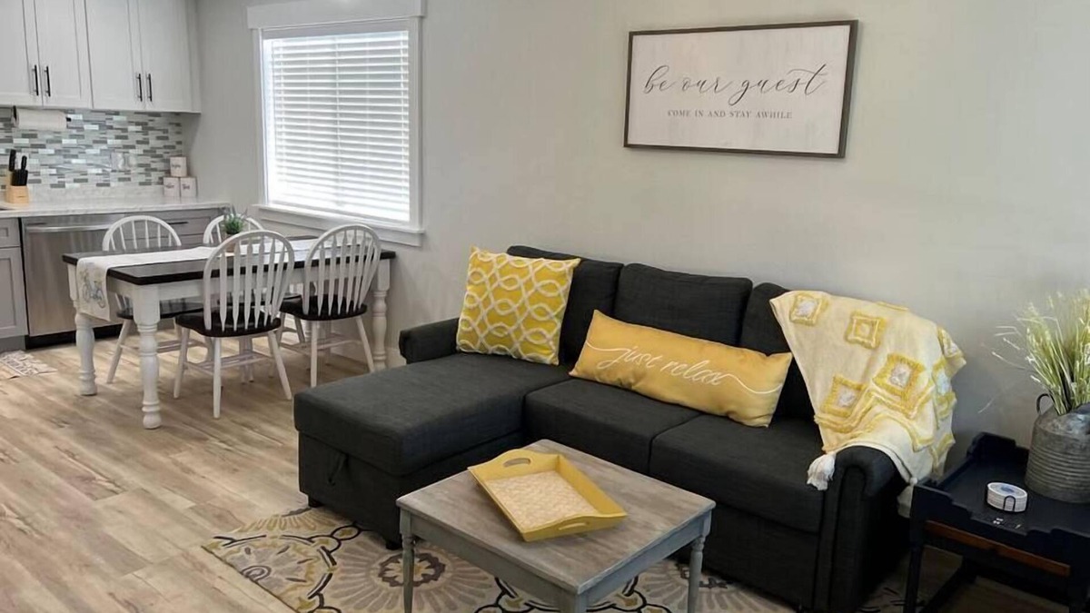 Idaho Falls Apartment | Guest Suites - 1998 #3 Cheerful 1 bedroom 1 bath Suite