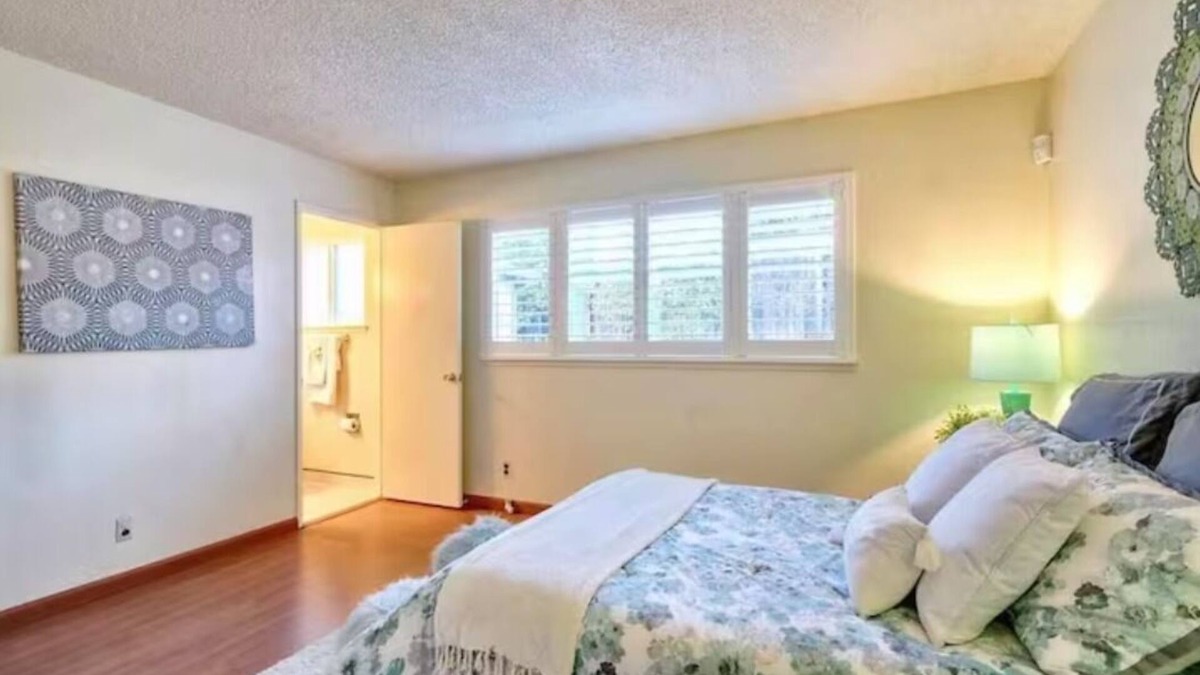 Edenvale House | Guest Unit 1 bedroom, 2-rooms, with private entrance and backyard