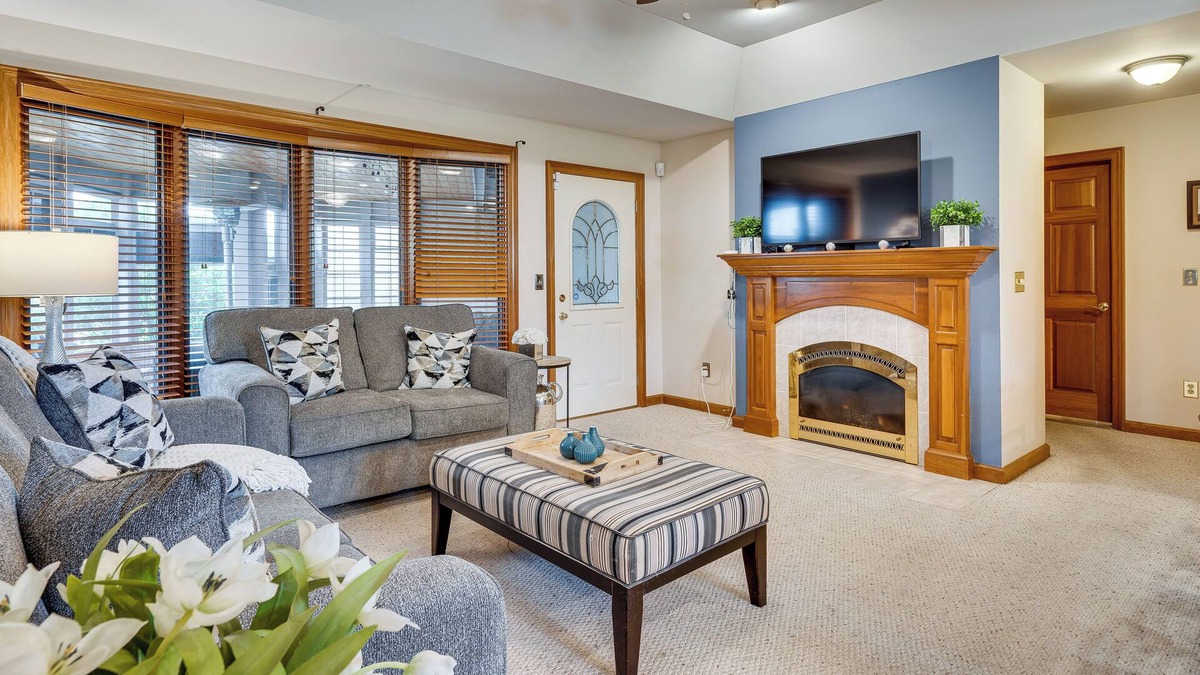 Grove City Apartment | Guest Unit at Villa w/ Outdoor Pool & Fireplace!