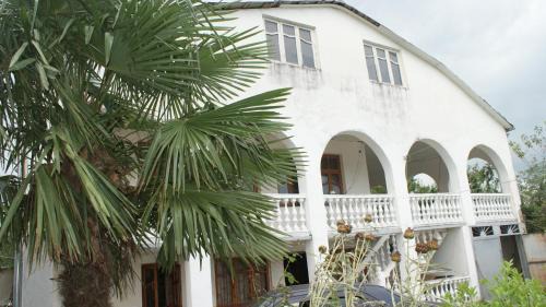 Tsqaltubo House | Guest white house with Terrace