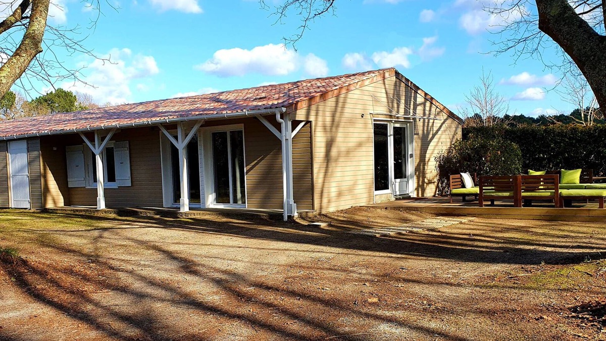 Saint-Vincent-de-Tyrosse Cottage | Guesthouse in wooded grounds