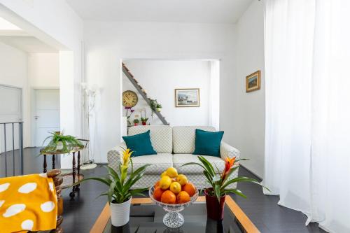 Pisa Apartment | GuestHost - Station Oasis with Parking and Garden