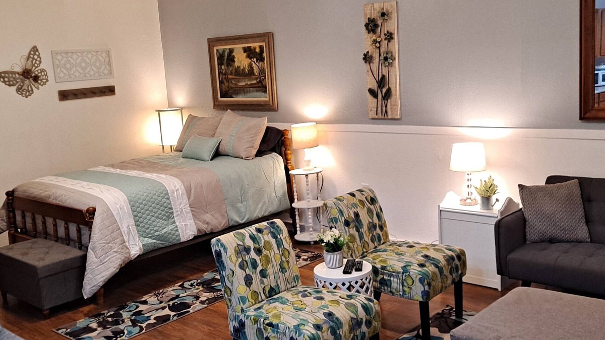 Visalia Apartment | Guesthouse/apartment 5 minutes from Hospital, convenient center, and freeway