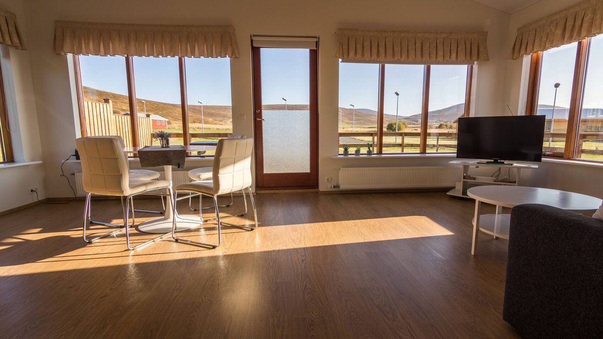 Husavik House | Guesthouse Brekka
