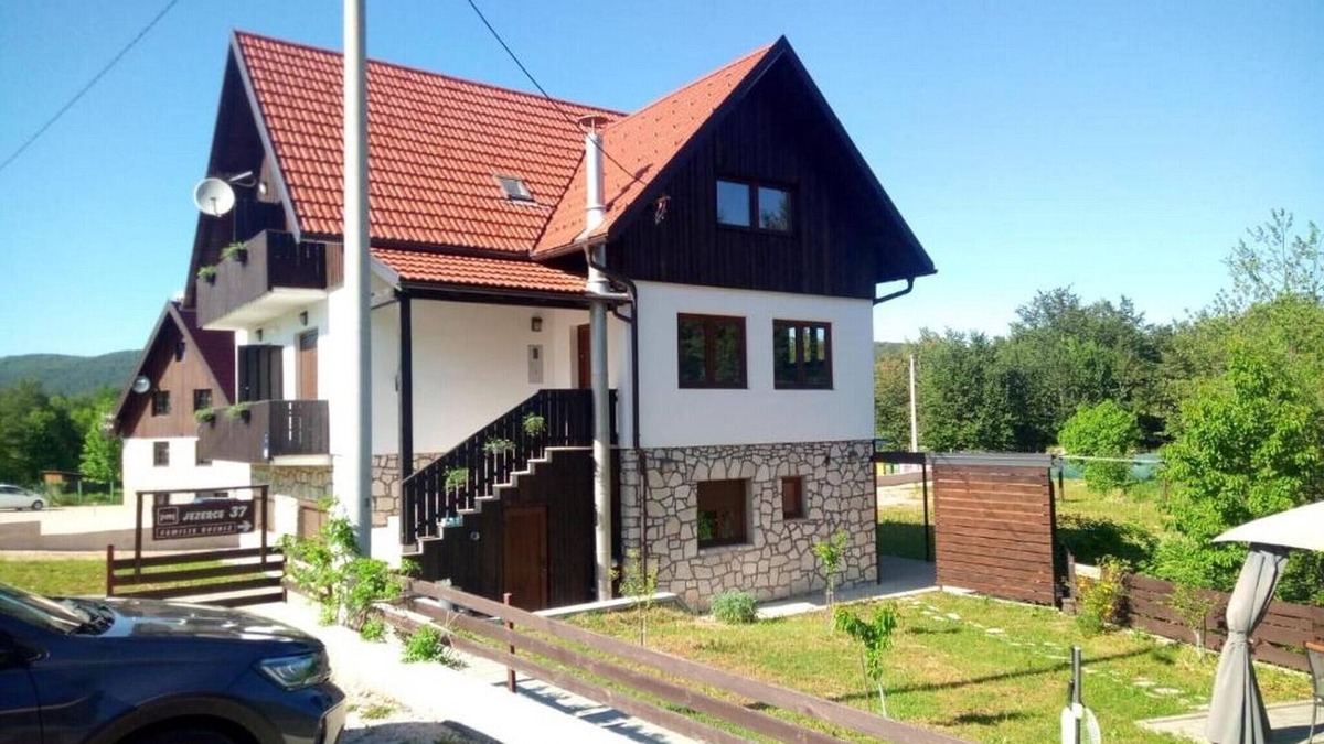 Jezerce Apartment | Guesthouse Family Bosnic -One bedroom apartment with Terrace