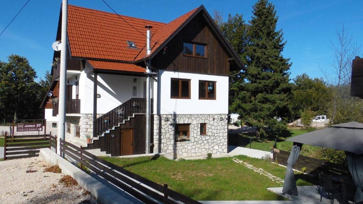 Jezerce House | Guesthouse Family Bosnic - Double Room with Balcony - 3 - 2