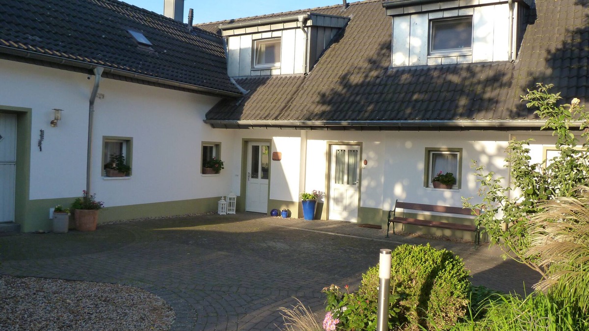Rindern Apartment | Guesthouse Hasenkath am Deich, 3 stars DTV, BED&Bike. Cycling, family vacation.