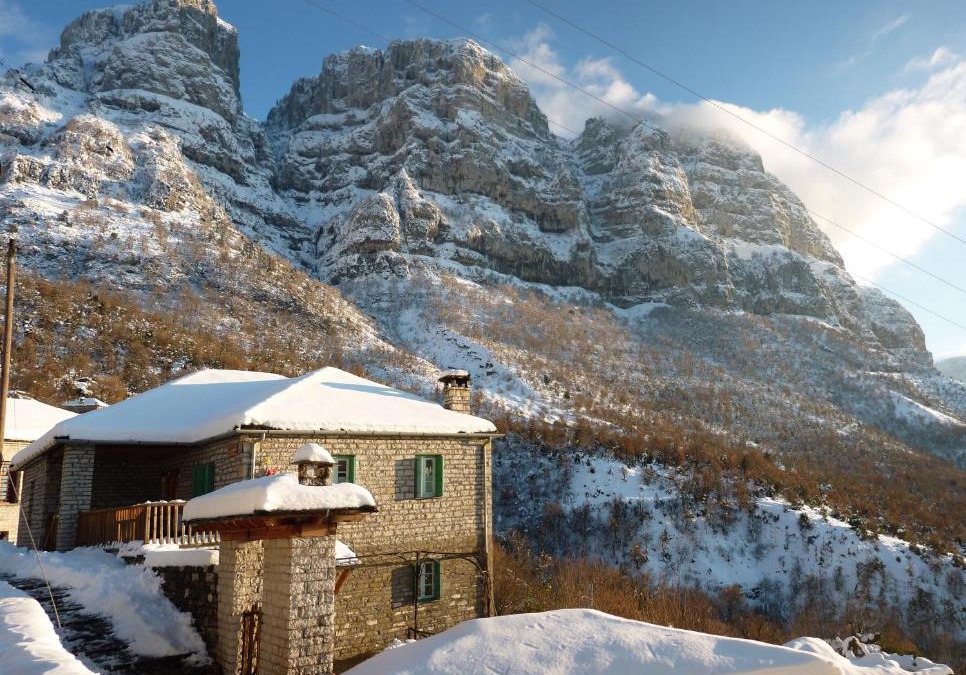 Mikro Papigko House | Guesthouse Iro