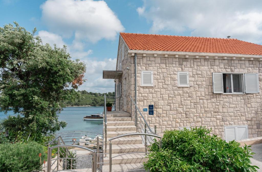 Pomena House | Guesthouse Kamarin