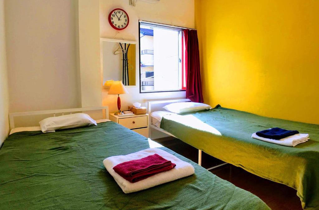 Kochi House | Guesthouse LuLuLu 無料朝食&夕食ｶﾚｰ 街まで電車8分 ﾛｰｿﾝ隣