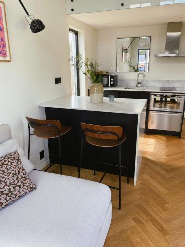 Saro House | Guesthouse, not even a minute walk to the ocean