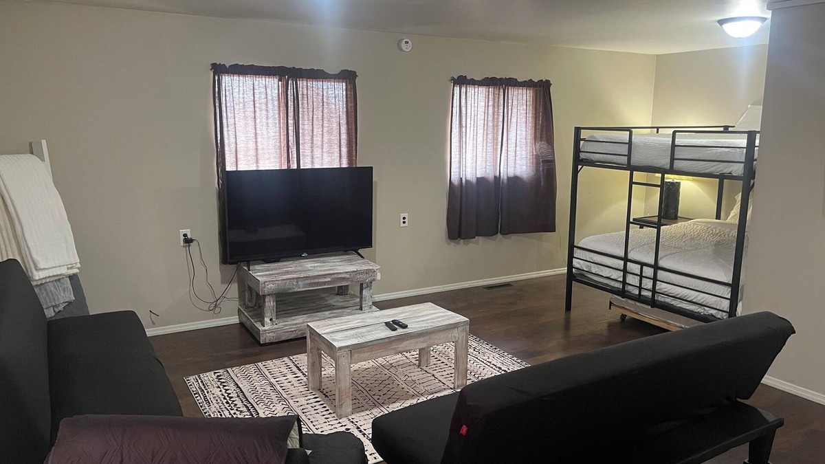 Pittsfield Apartment | Guesthouse Sleeps 7 Kitchen Washer Dryer Dishwasher New Queens