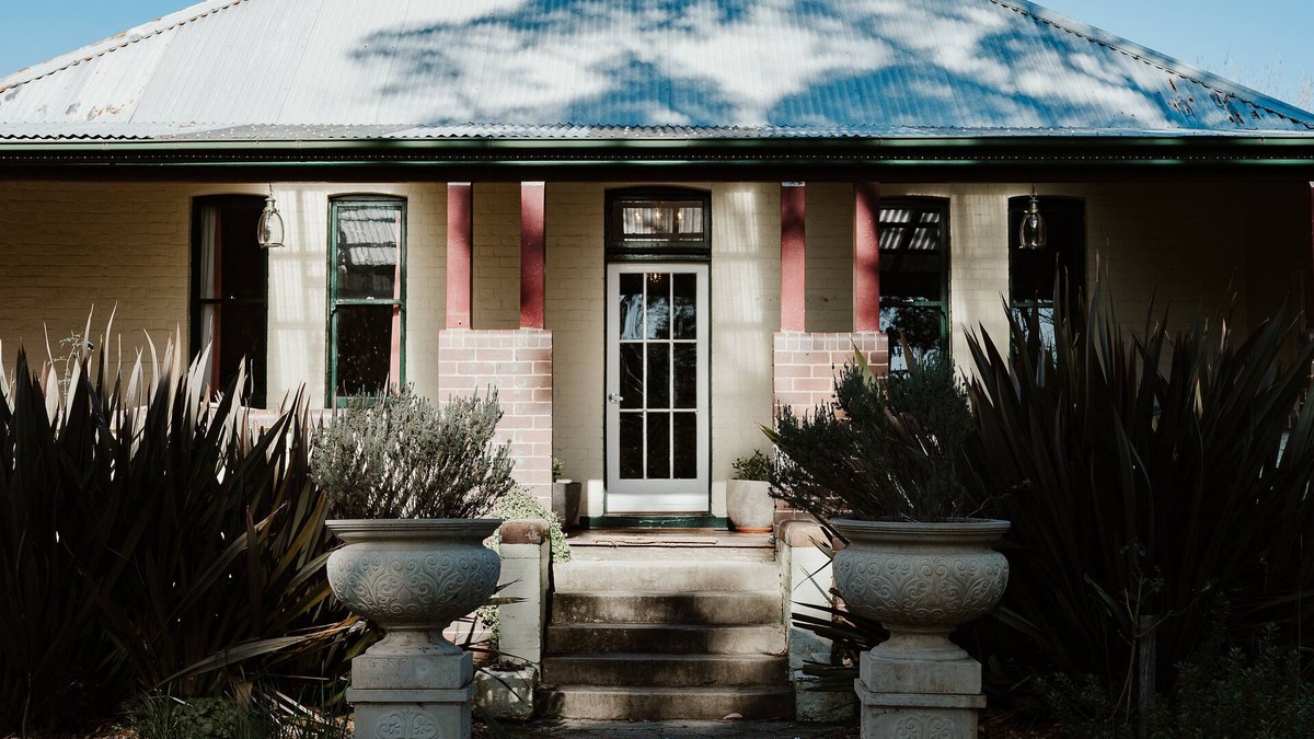 Bundanoon House | Guesthouse southern highlands sleeps 40 with functions up to 60 in large grounds