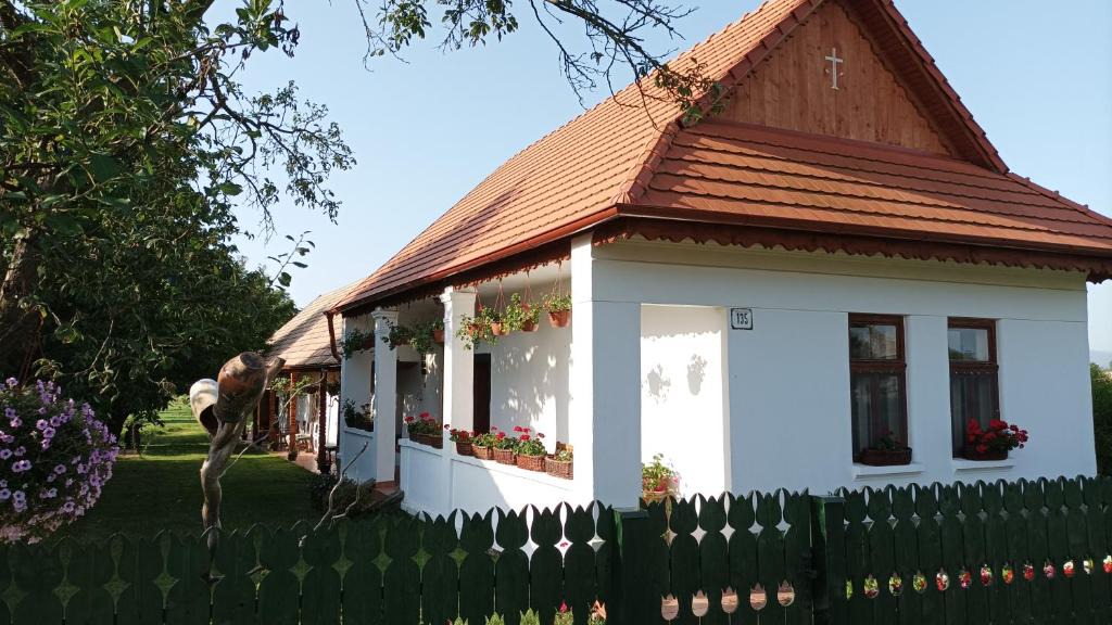 Kosihy nad Iplom Apartment | Guesthouse Tulipán Vendégház